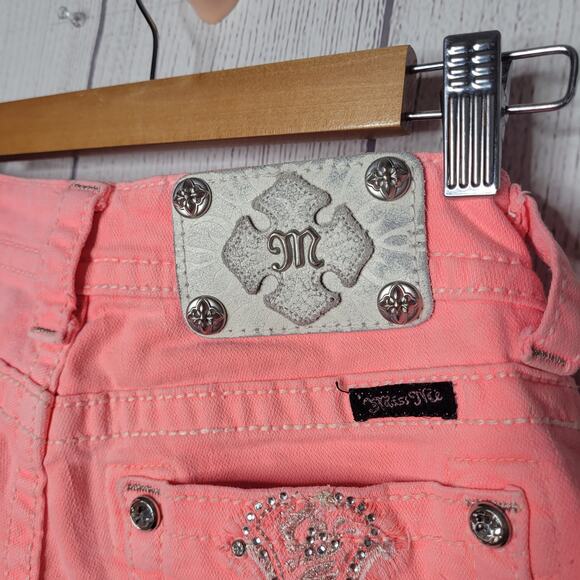 Miss Me Neon Pink Studded Stretch Fleur De Lis Low Rise Bermuda Shorts Size 26 - Picture 9 of 9